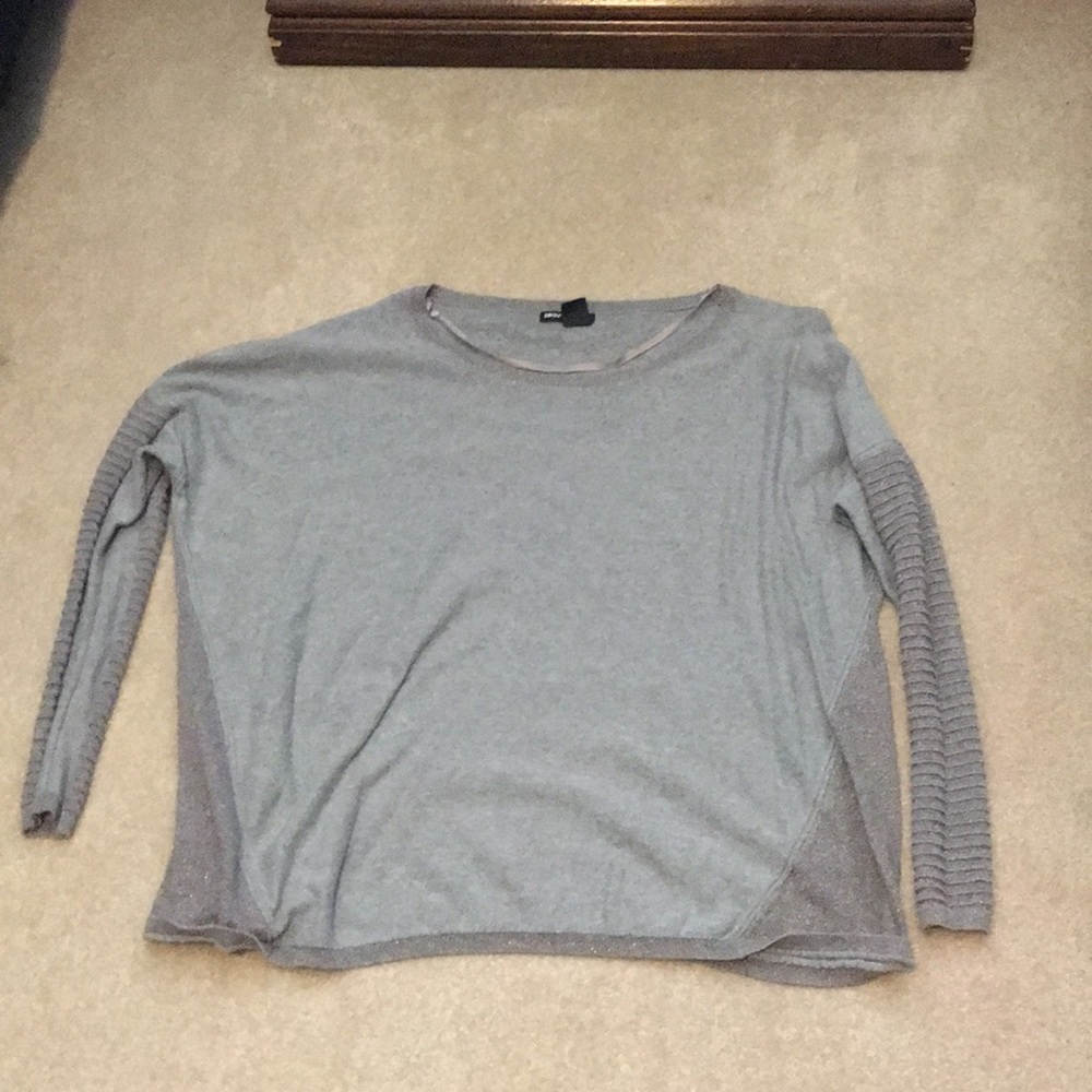 Long sleeve, grey with a batwing